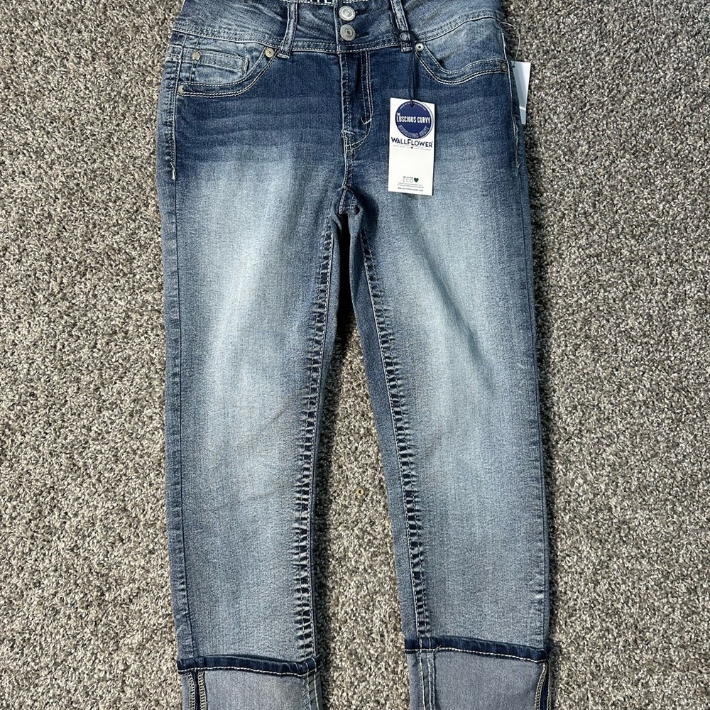 NWT juniors Wallflower Lucious curvy cropped jeans SZ 3 - Picture 4 of 9